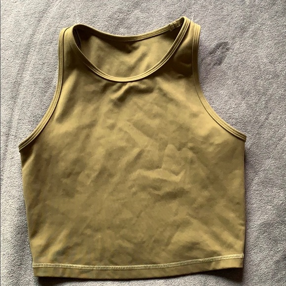 Strong physiquez cropped active tank top. - Picture 2 of 4